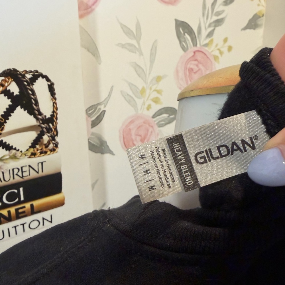 Gildan Black Heavy Blend Sweatshirt - Picture 4 of 4